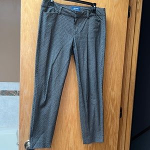 Old Navy Pixie Pant- black and white pattern